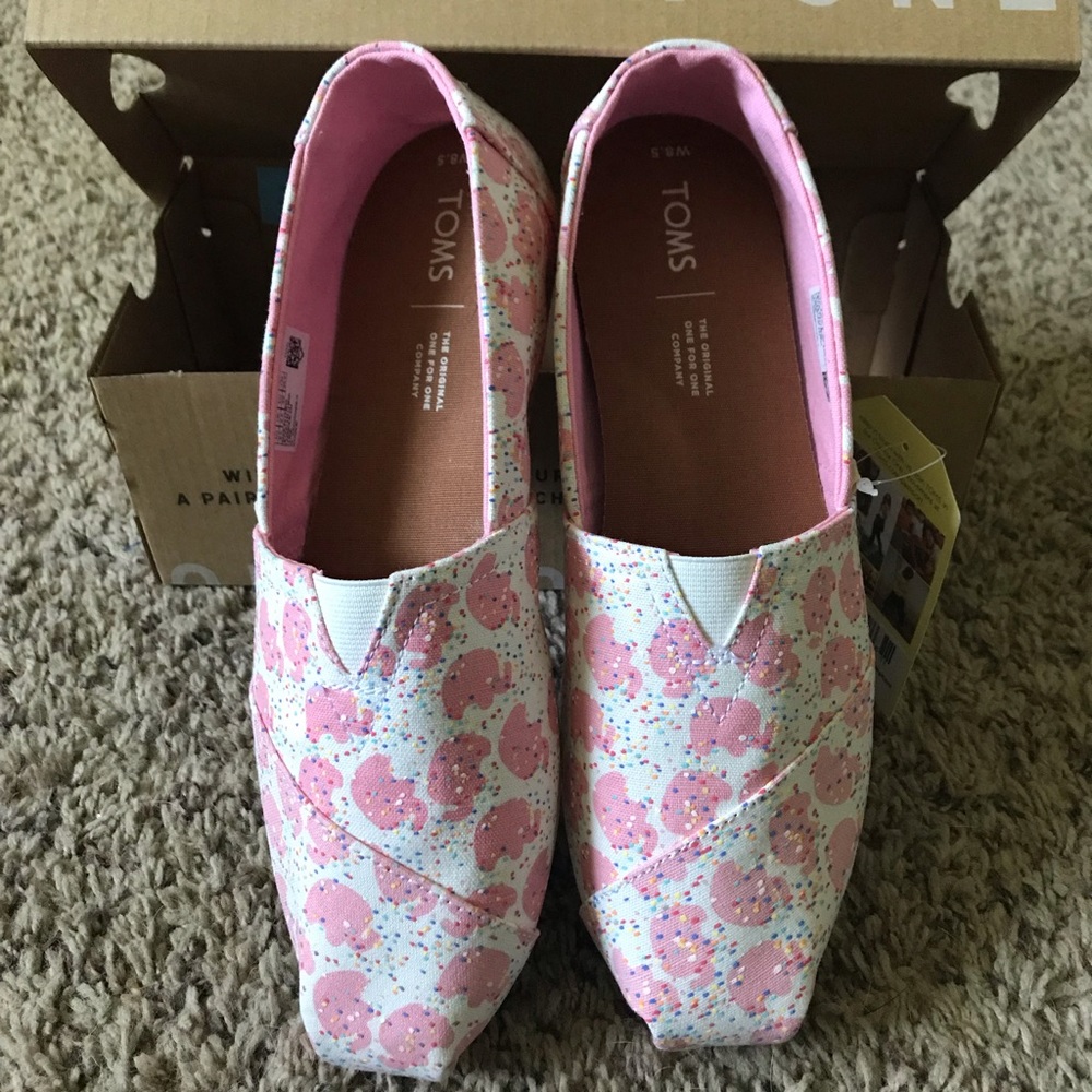 BNWT Elephant TOMS SZ 8.5